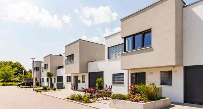 What are the characteristics of modern homes